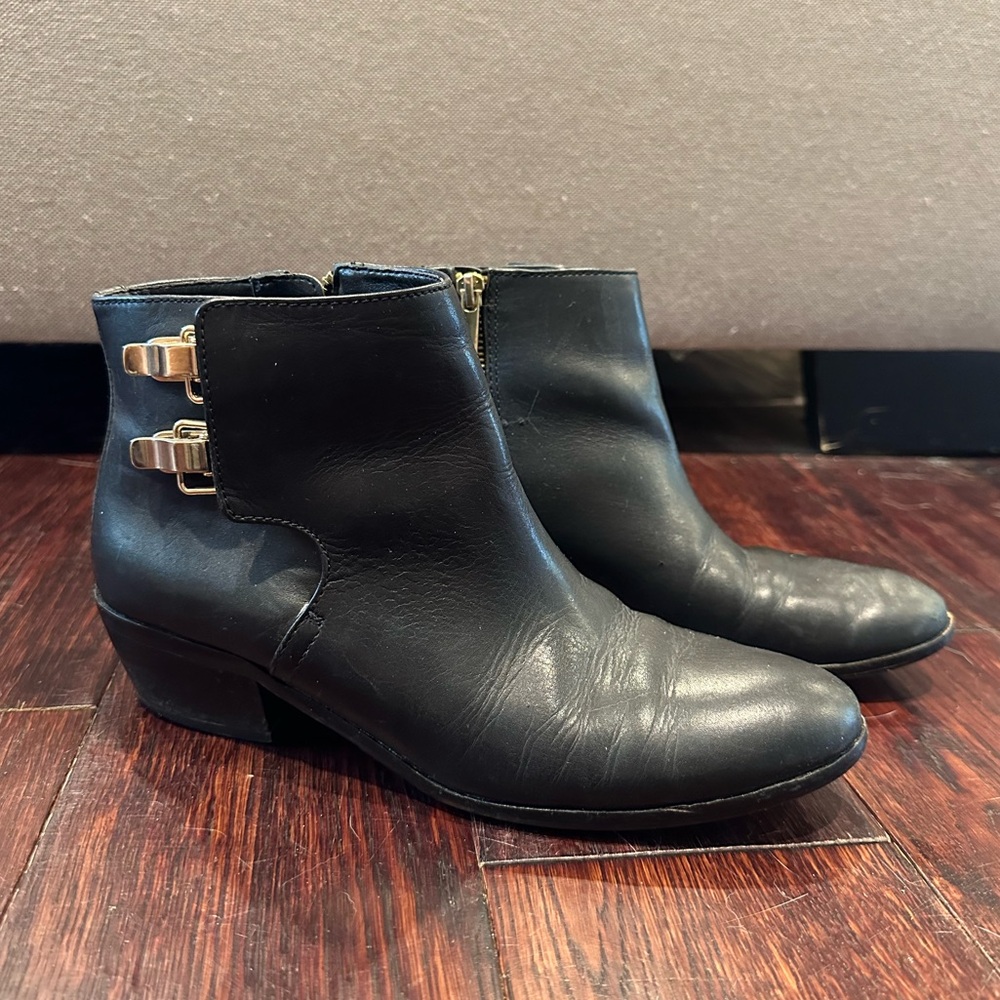 Sam Edelman Women’s Peter Black Leather Ankle Booties With Gold, 8
